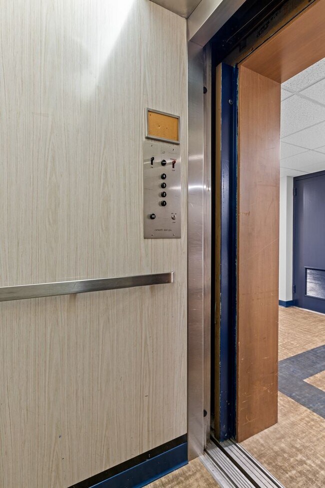 Building Photo - Welcome to modern living in the heart of Ghent!