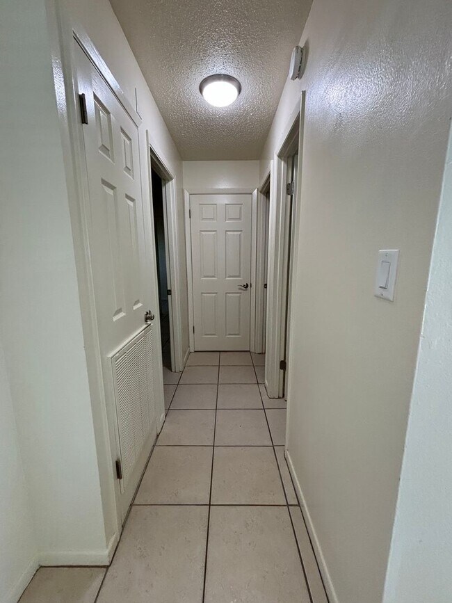 Building Photo - Leesburg Duplex