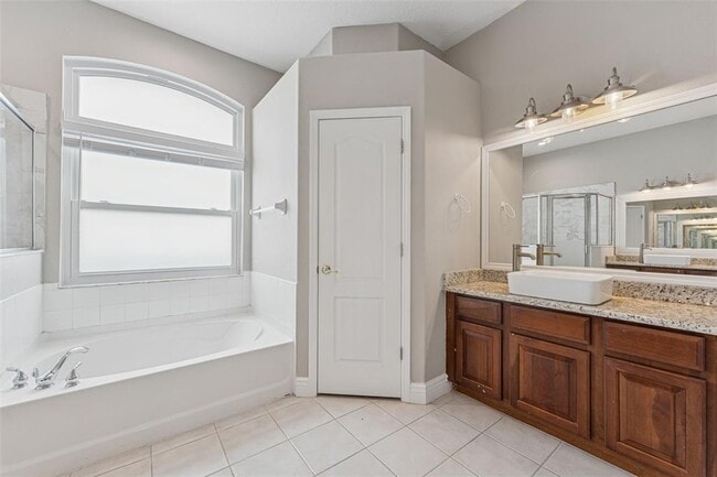 Building Photo - 25946 Buckthorn Ave