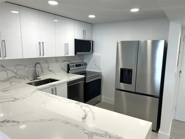 Building Photo - 7928 West Dr