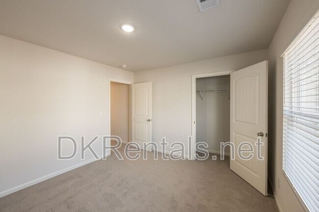 Building Photo - 261 Barnwood Ln