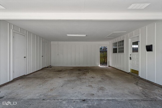 Building Photo - BEAUTIFUL 3 BEDROOM 2 BATH IN SPRINGLAKE, UNIVERSITY TERRANCE NEIGHBORHOOD