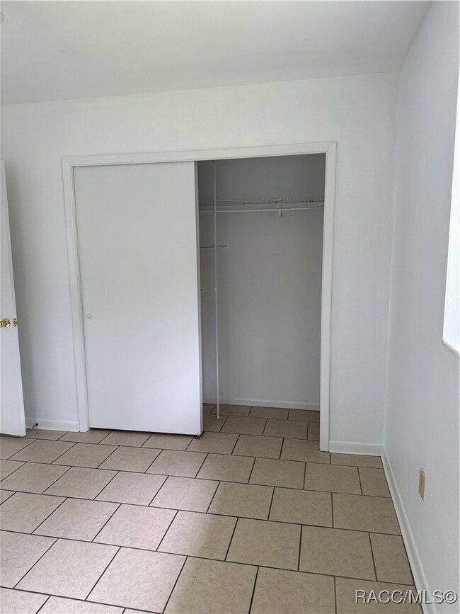 Building Photo - 6106 E Calico Ln