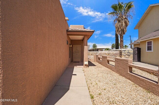 Building Photo - 3313 Tierra Espada Dr
