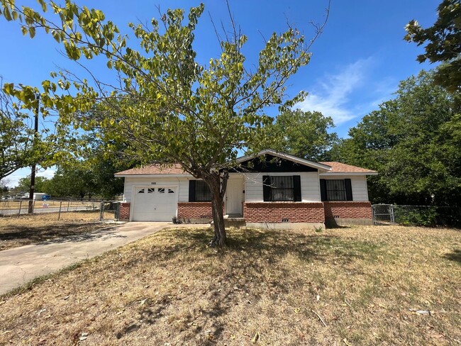 Building Photo - 1303 Redondo Dr