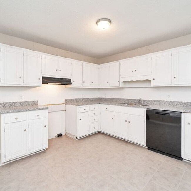 Building Photo - Move in Before the Holidays!?Renovated Hom...