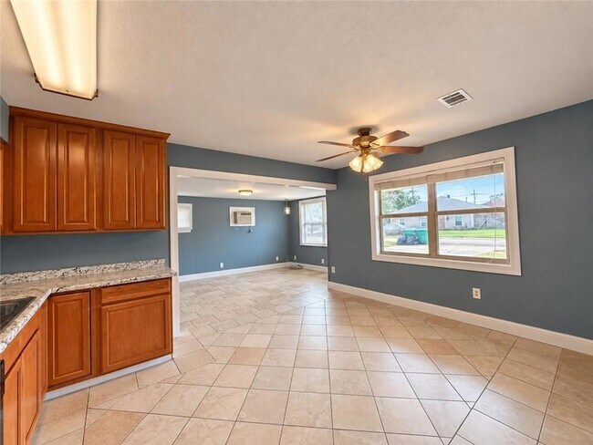 Building Photo - 140 Johns Hopkins Dr