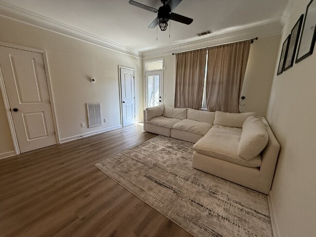 Building Photo - FANTASTIC LOCATION!! 2BR/2.5BA Townhouse in Historic Waverly area!