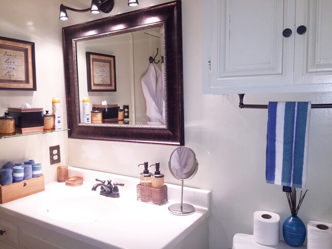 Bathroom - 20 20th Ave