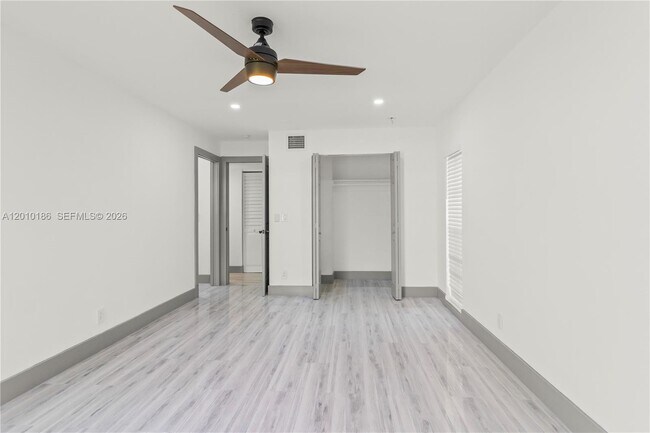 Building Photo - 7913 NW 72nd Ave