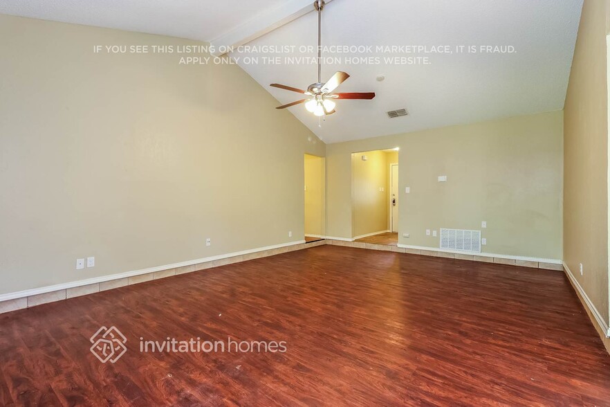 Building Photo - 4719 Crest Dr