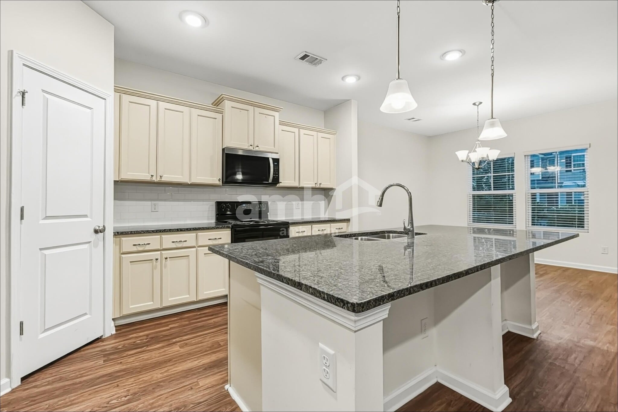 Building Photo - 319 Crabapple Cir