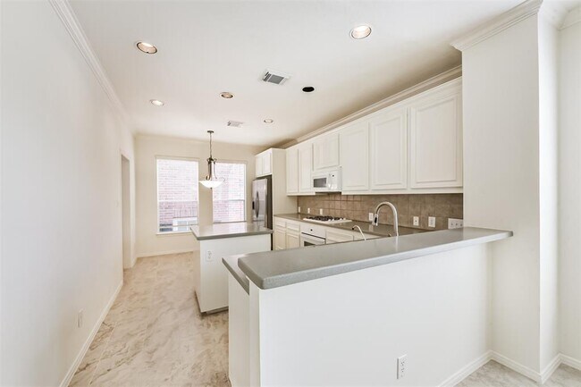 Building Photo - 2322 Chenevert St