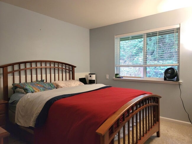 Building Photo - 3 Bedroom Home in convenient Poulsbo location!