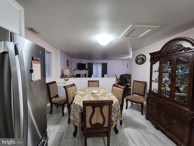 Building Photo - 2 Adam Ct