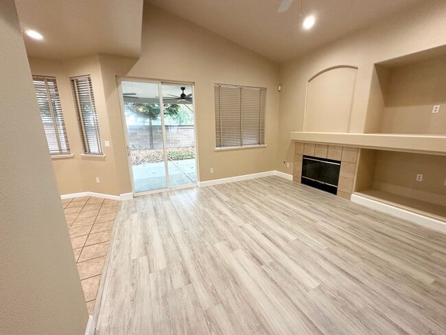 Building Photo - Beautiful Natomas Park Home – 5 Bed / 3 Bath, new interior paint, 2 story!