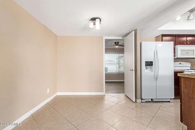 Building Photo - 1049 E Carter Dr