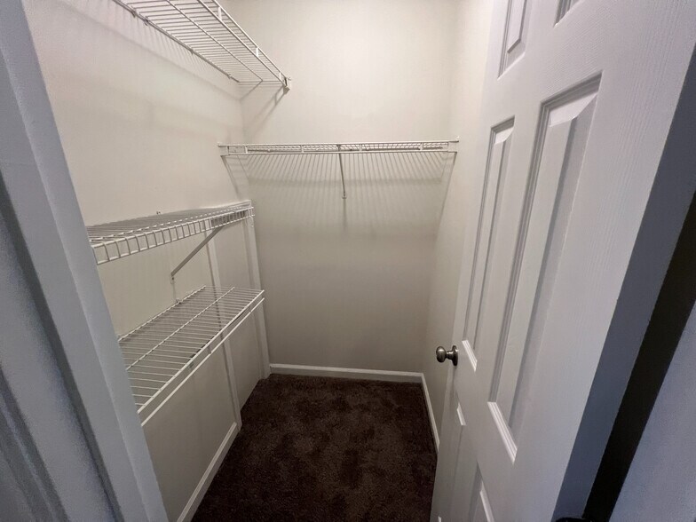 Building Photo - Room in House on Fieldmont Ct