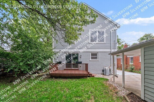 Building Photo - 829 N Dorchester Ave