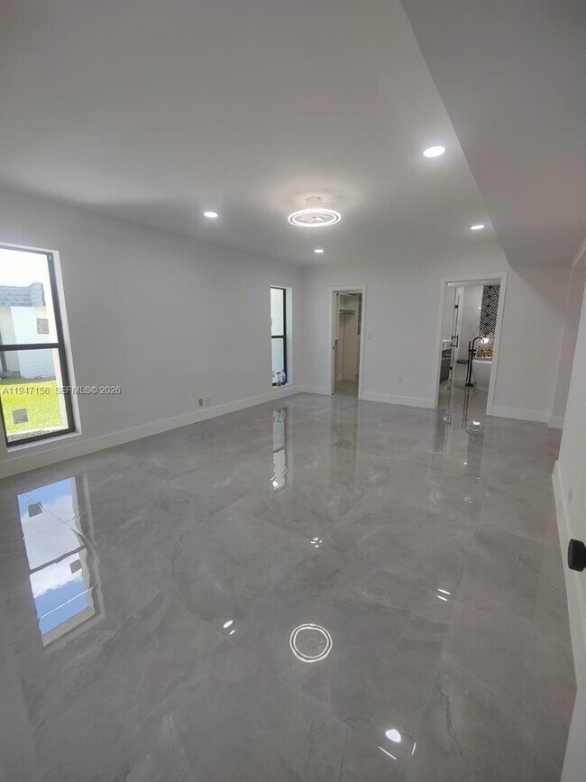 Building Photo - 5109 Banyan Ln