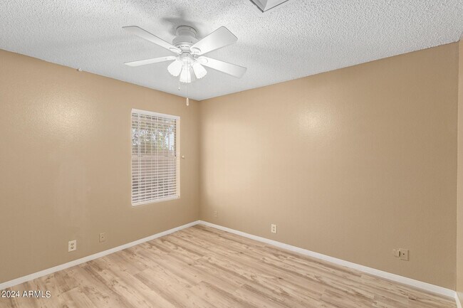 Building Photo - 4453 E Wildwood Dr