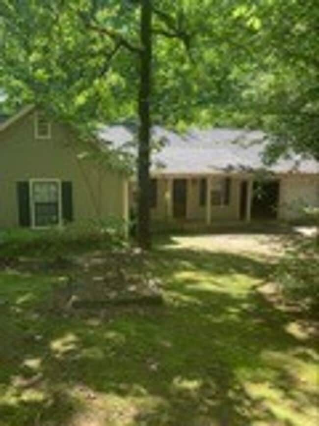 Building Photo - Britton Dr. - 4 Bedroom / 2 Bath House with Large Yard!!