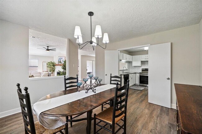Building Photo - 9318 Beringwood Dr