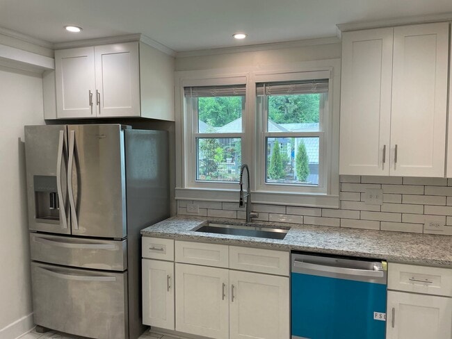 Building Photo - 408 Rockridge Ave