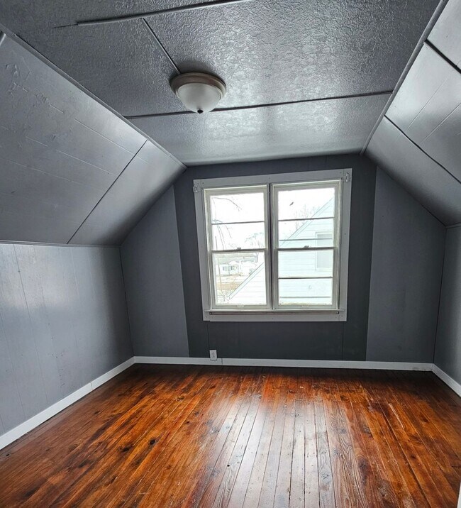 Building Photo - Freshly Painted 3-Bedroom, 1-Bathroom Home – $1,400/Month | 1,760 Sq. Ft. | Accepting Section 8