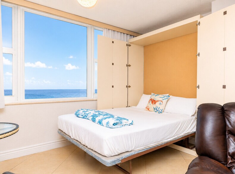 Building Photo - 4040 Galt Ocean Dr
