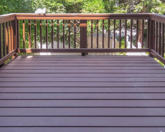 Building Photo - !!!! West Linn Townhome Available 3 Bedroo...