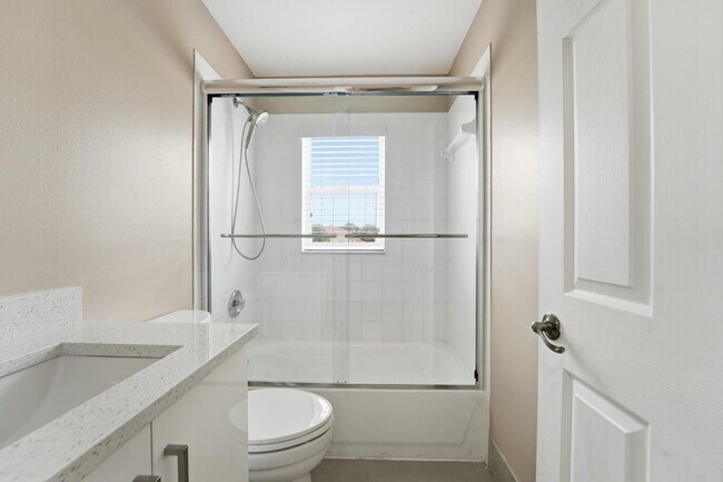 Building Photo - 1780 Pierside Cir