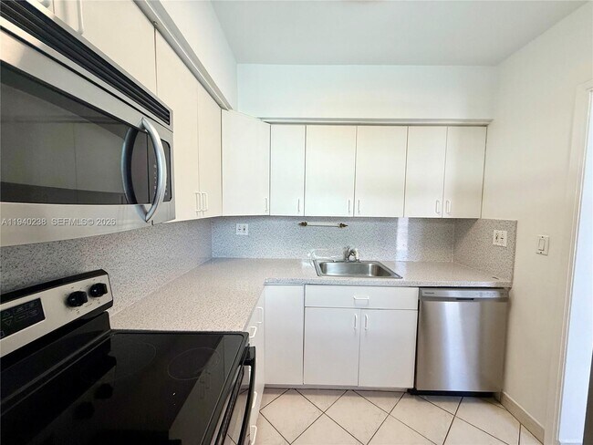 Building Photo - 10178 Collins Ave