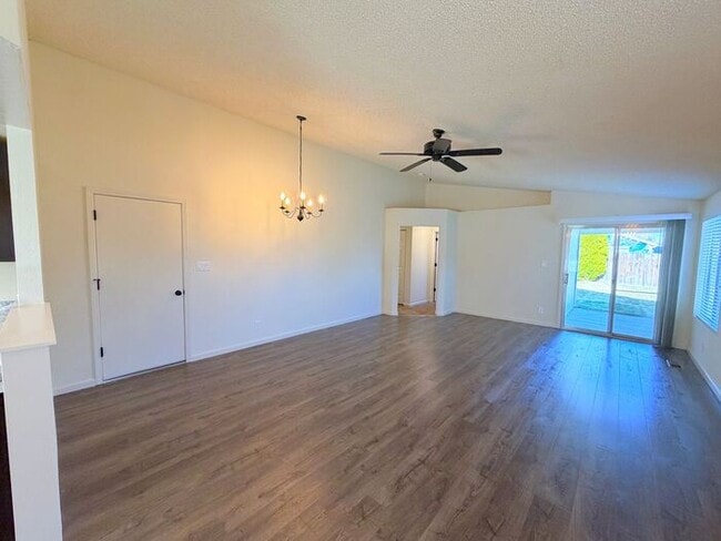 Building Photo - NW Reno Single Story House - 2 Car Garage/Fully Landscaped Yard