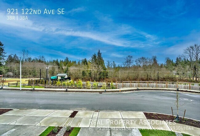 Building Photo - 921 122nd Ave SE