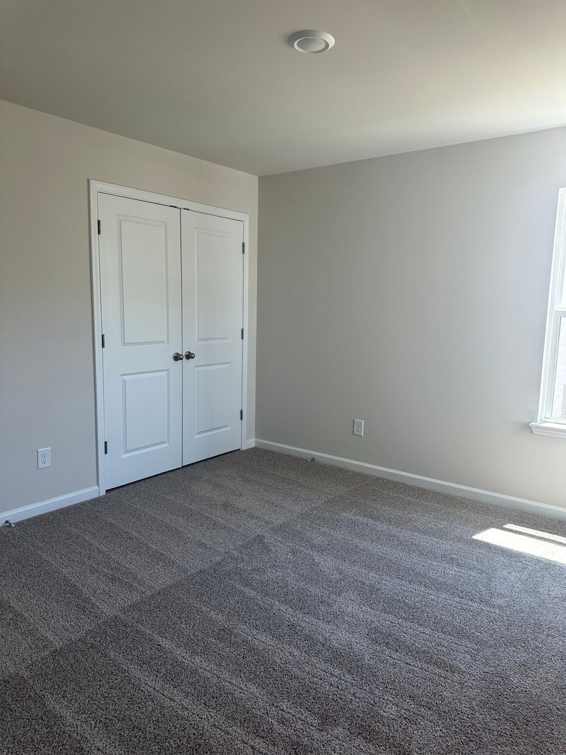 Building Photo - 3645 Shore Wood Ave