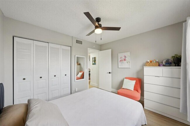 Building Photo - 6277 Bahia Del Mar Blvd S