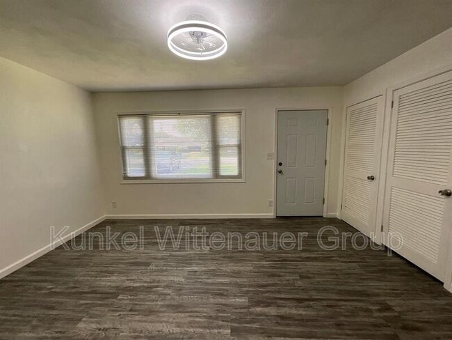 Building Photo - 516 Joy Dr