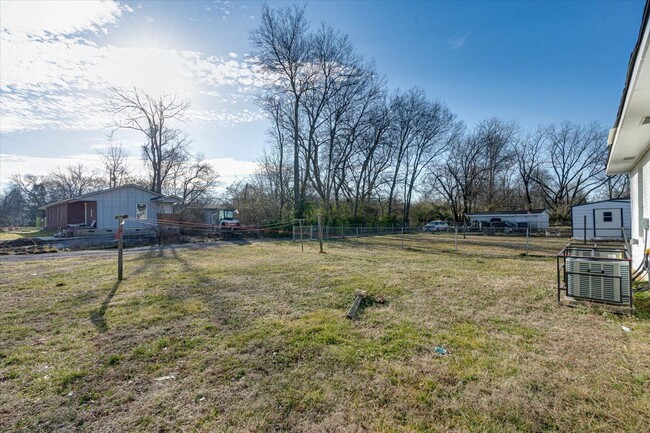 Building Photo - 3700 Dorris St