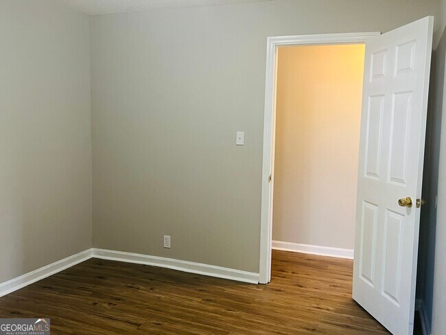 Building Photo - 900 Park Ave