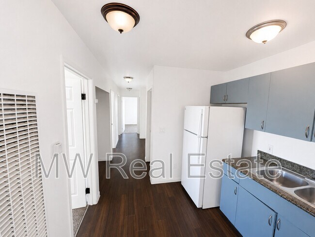 Building Photo - 238 E 81st St
