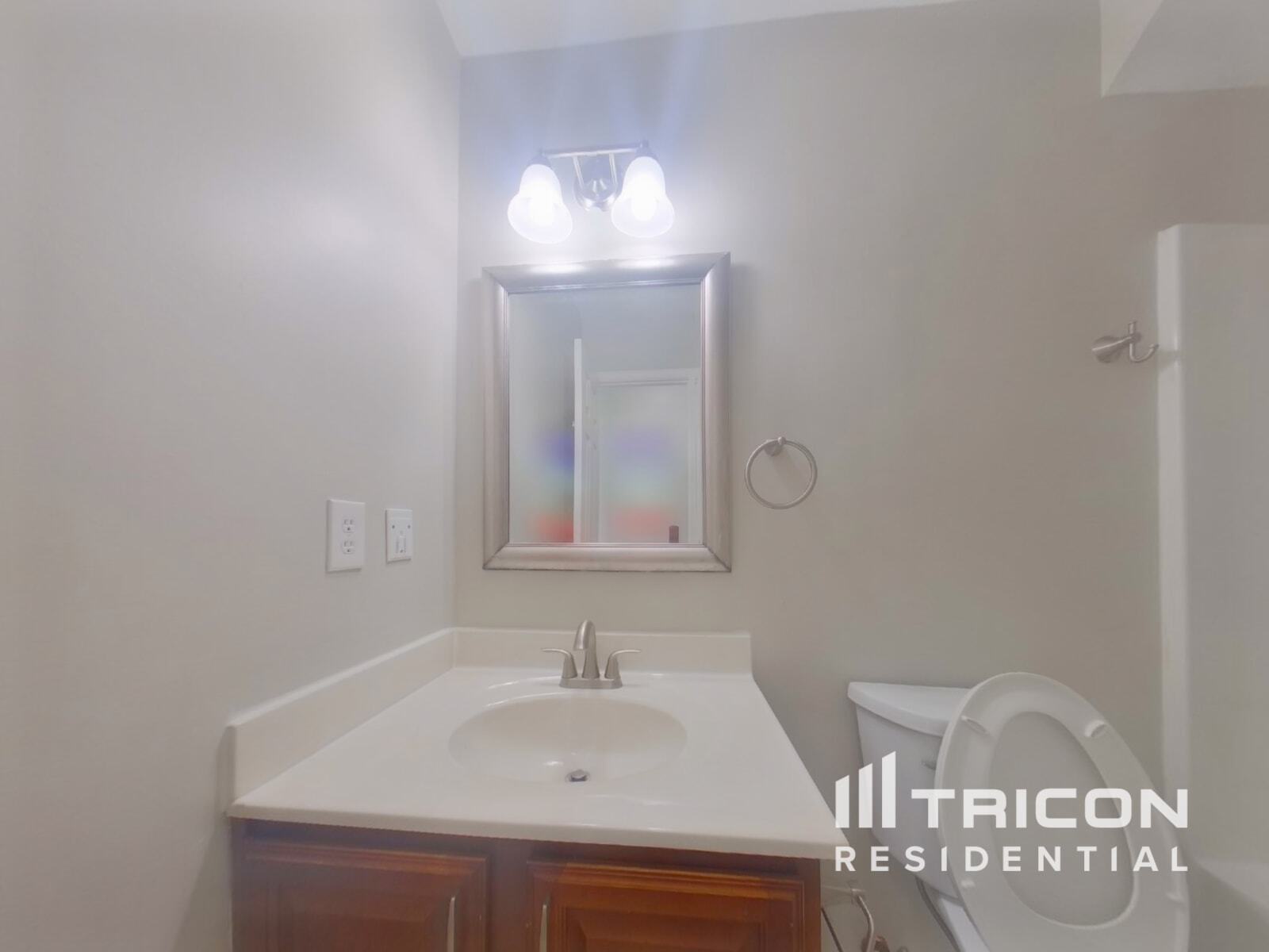 Building Photo - 621 Staffwood Dr