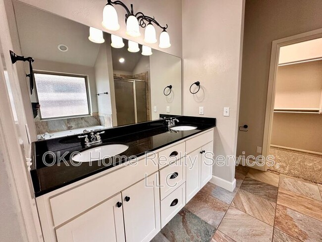 Building Photo - 2412 SE 92nd Terrace