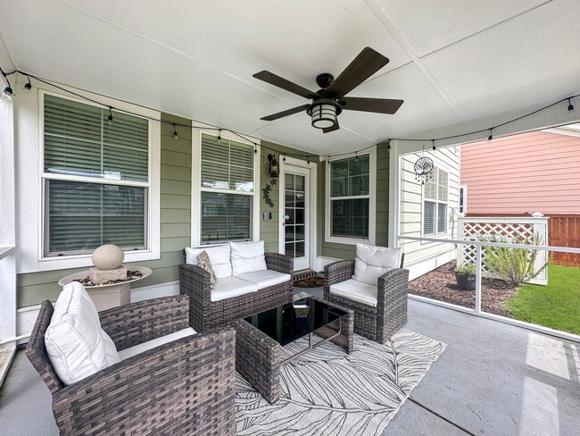 Building Photo - Fully Furnished 3 Bedroom, 2.5 Bathroom Ho...