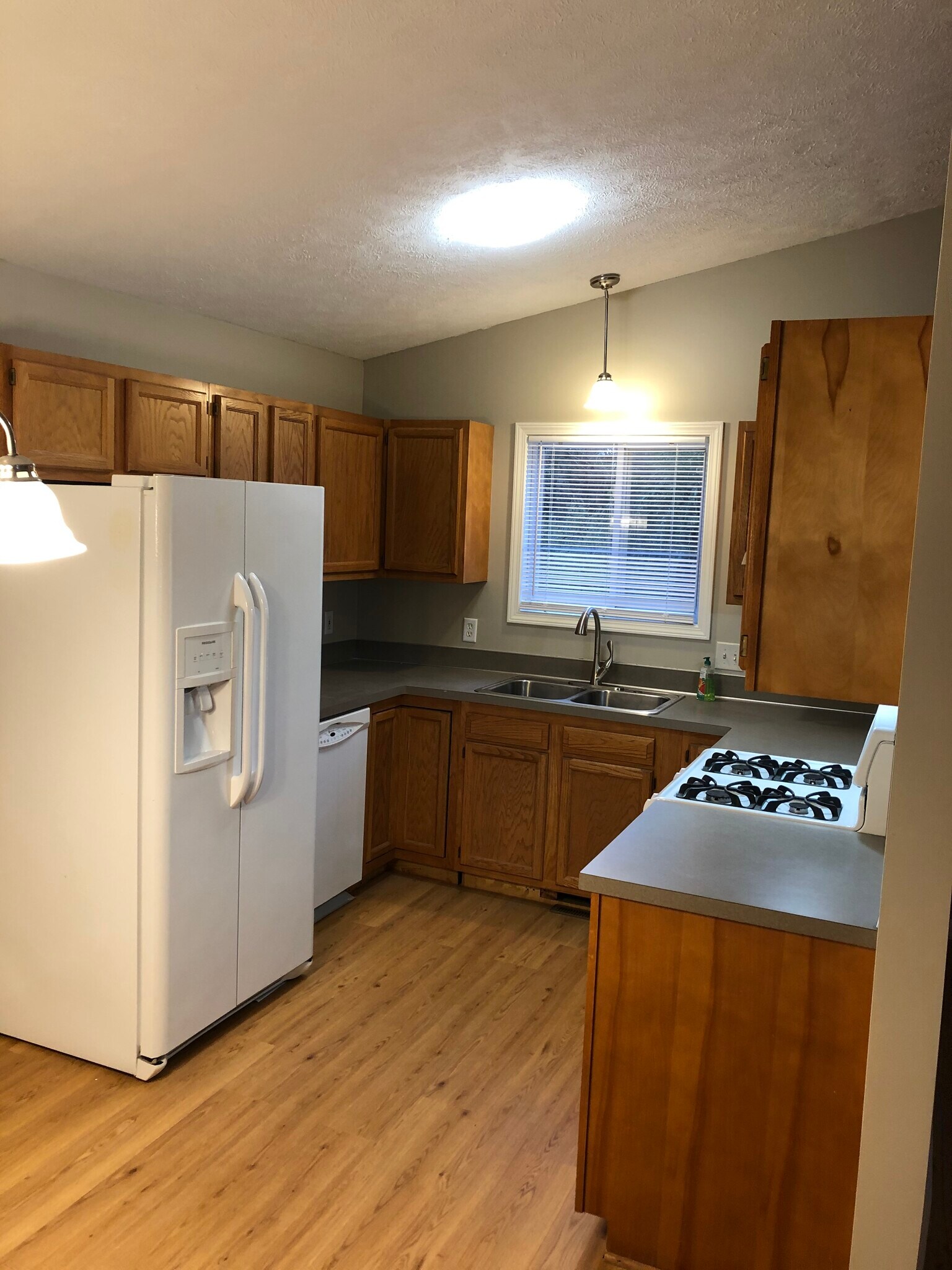 Kitchen - 630 Hubert St NE