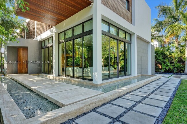 Building Photo - 240 Ocean