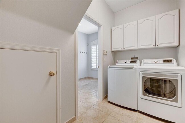 Building Photo - Amazing condominium in gated upscale neigh...