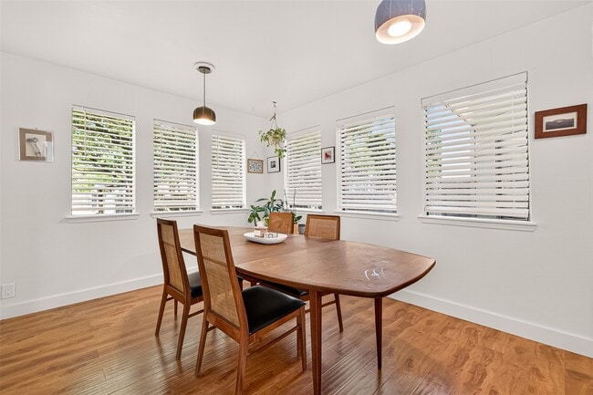 Building Photo - 1422 Chardonnay Dr