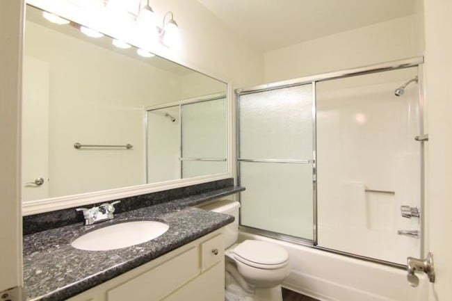 Building Photo - 2 bedroom in Studio City CA 91604