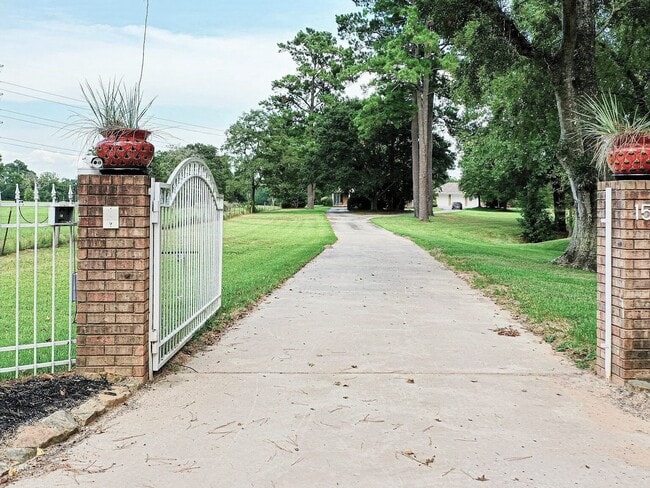 Primary Photo - 1548 Virgie Community Rd